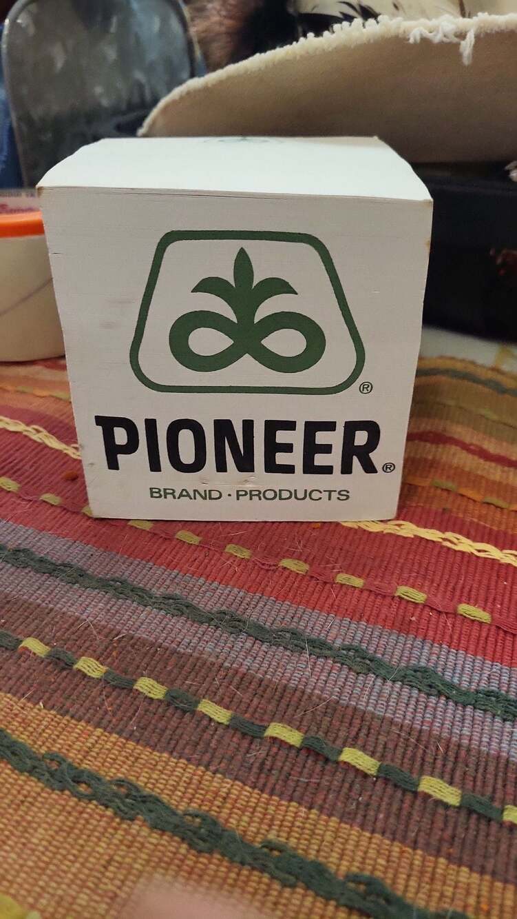 Vintage Pioneer Hi-Bred Seed Logo Paper Stationery Note Cube